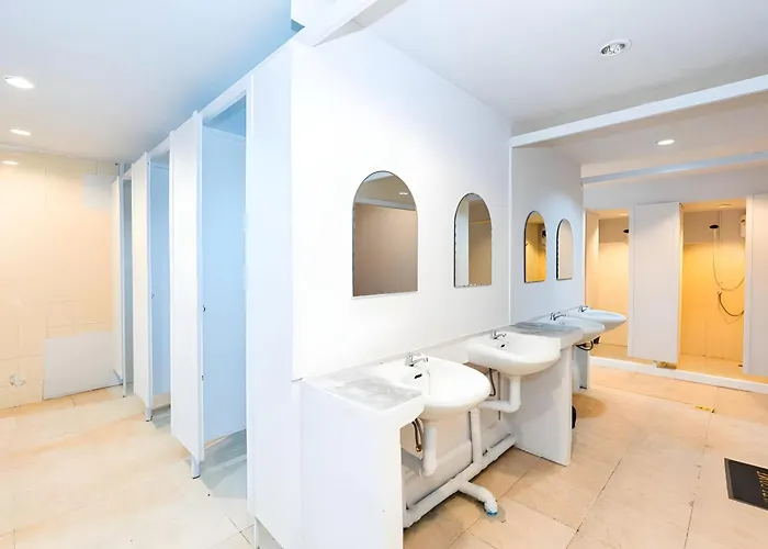 Mir Inn Sukhumvit Soi 2 Apartment *
